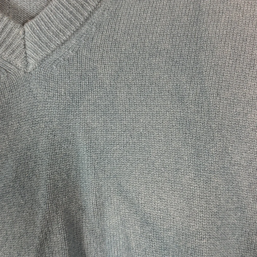 NWOT Unsubscribed 100% Cashmere Teal V-Neck Sweater - Picture 3 of 6